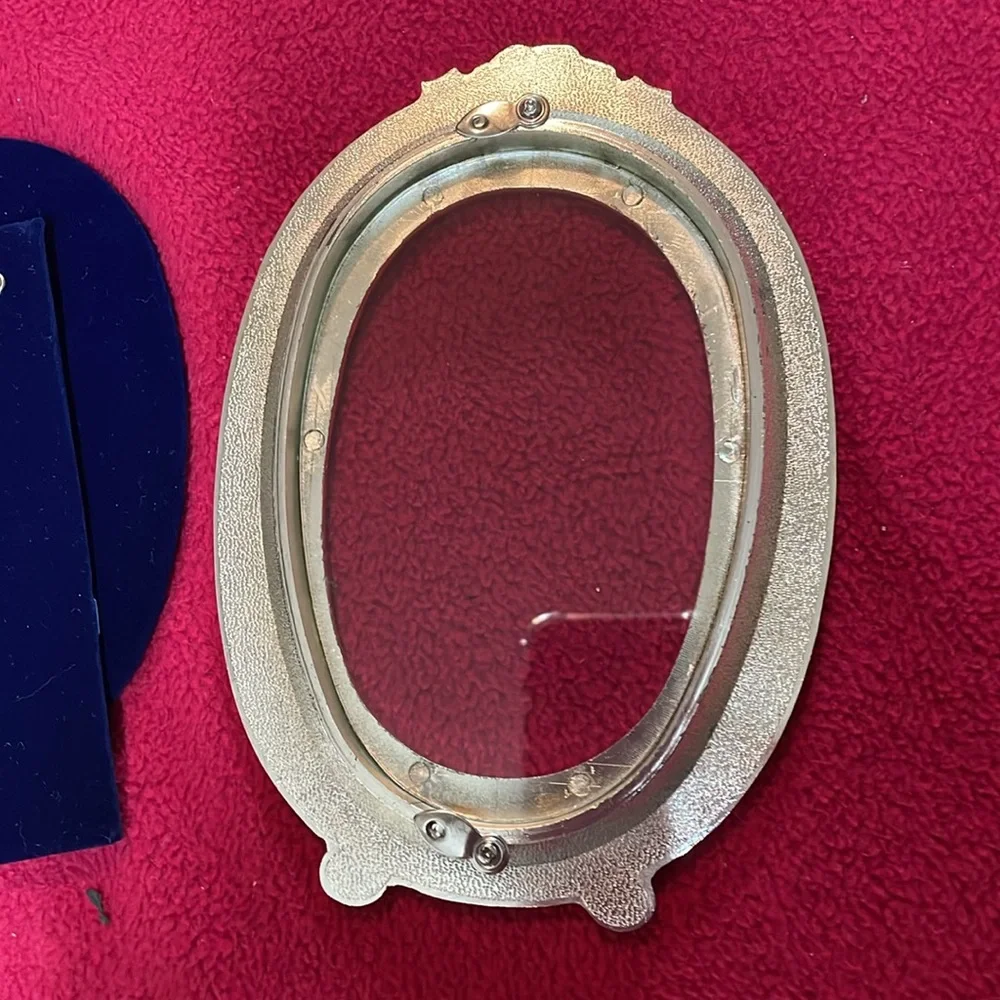 Photo frame heavy oval gold and silver tone for 3.5 “ x 5” pic